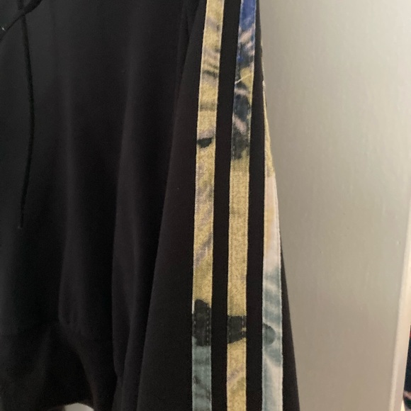Adidas Medium Black Hoodie - Picture 2 of 3
